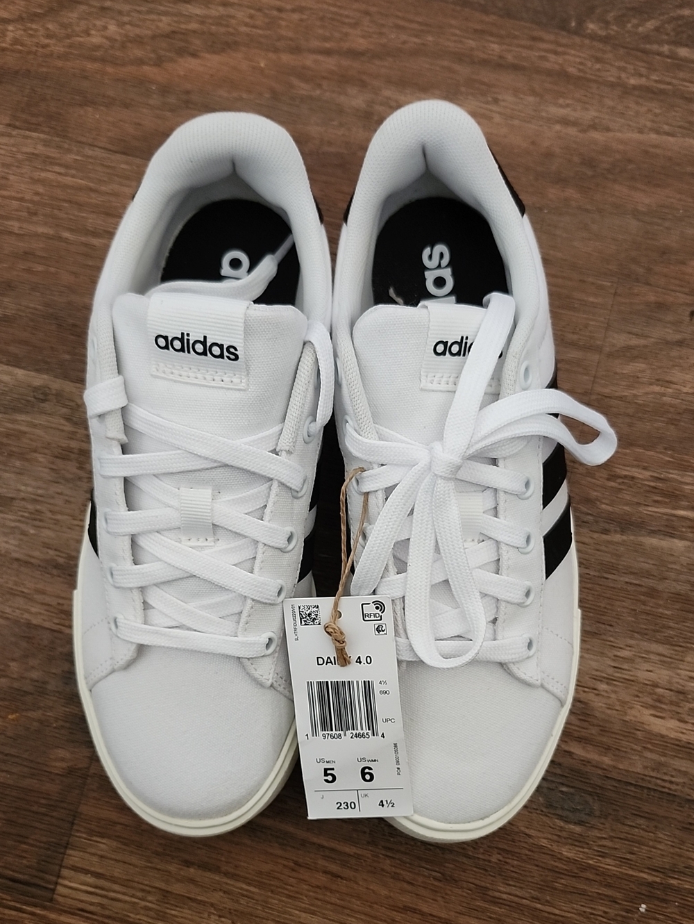 NWT Adidas Daily 4.0 Men's Sneakers - Size 5 (White/Black)